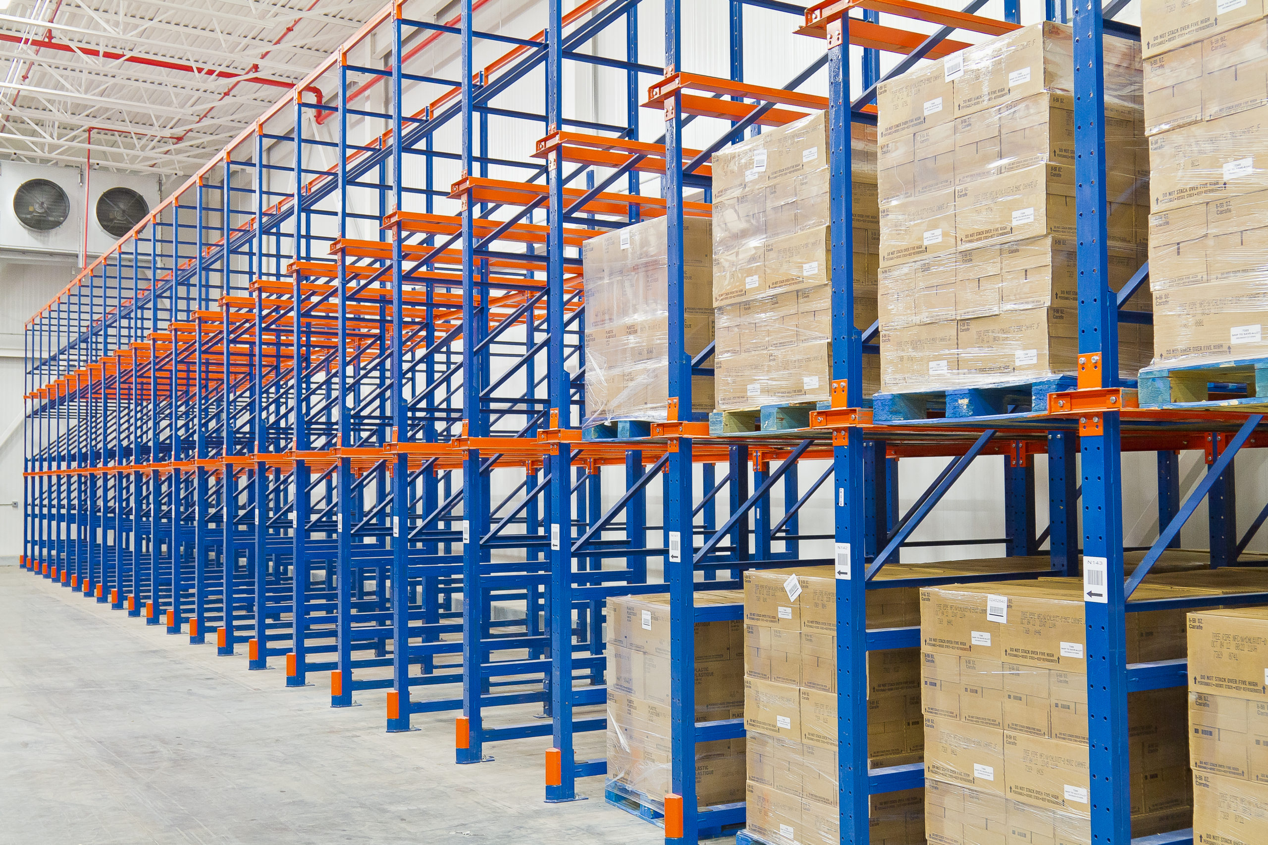 Стеллажи для склада: повышение эффективности хранения грузов